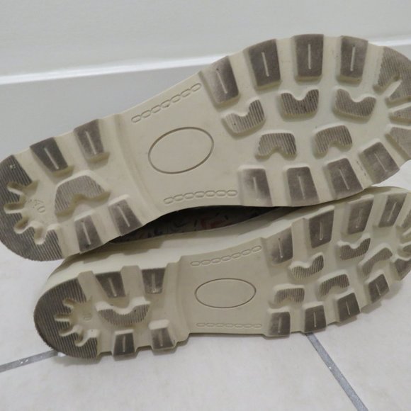 Dogo Women's Floral Lace Up Boots - Beige - Picture 16 of 16